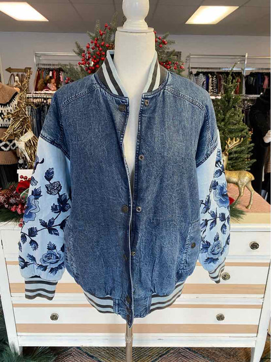 W WE THE FREE BL Size SM OW