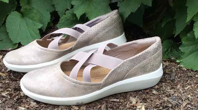 W CLARKS BR Size 11 SNEAKER
