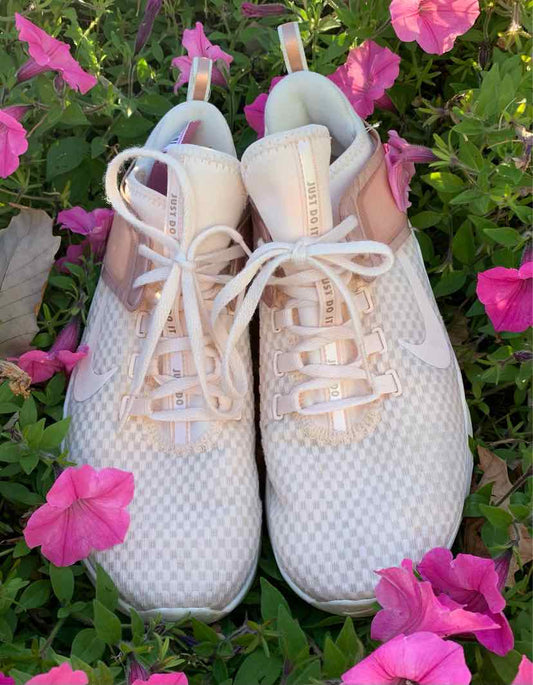 W NIKE PK Size 9.5 SNEAKER