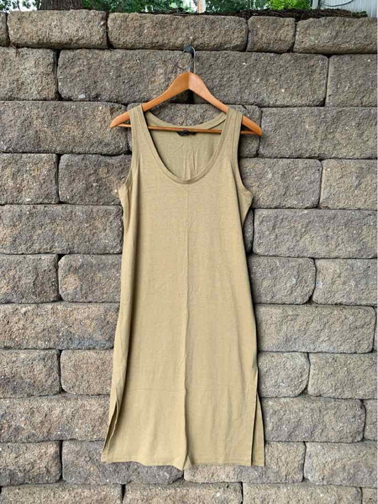 W BANANA REPUBLIC TAN Size MED DR