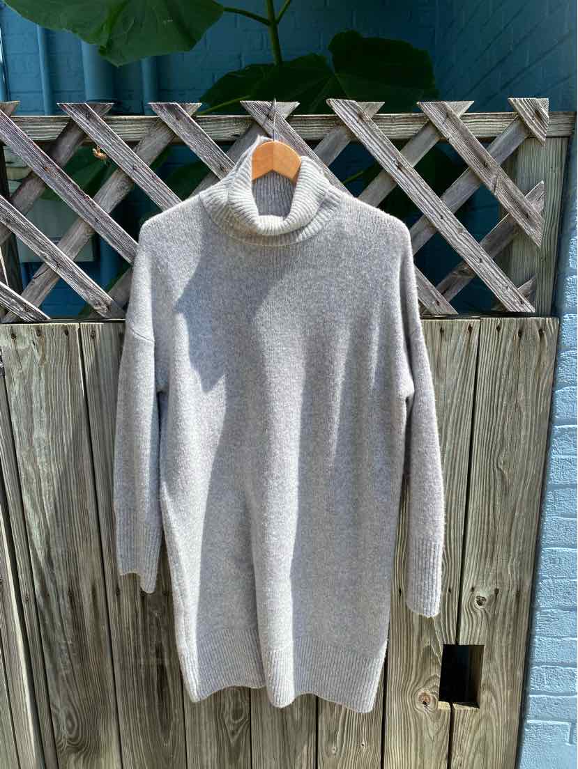 W H&M GY Size MED SW