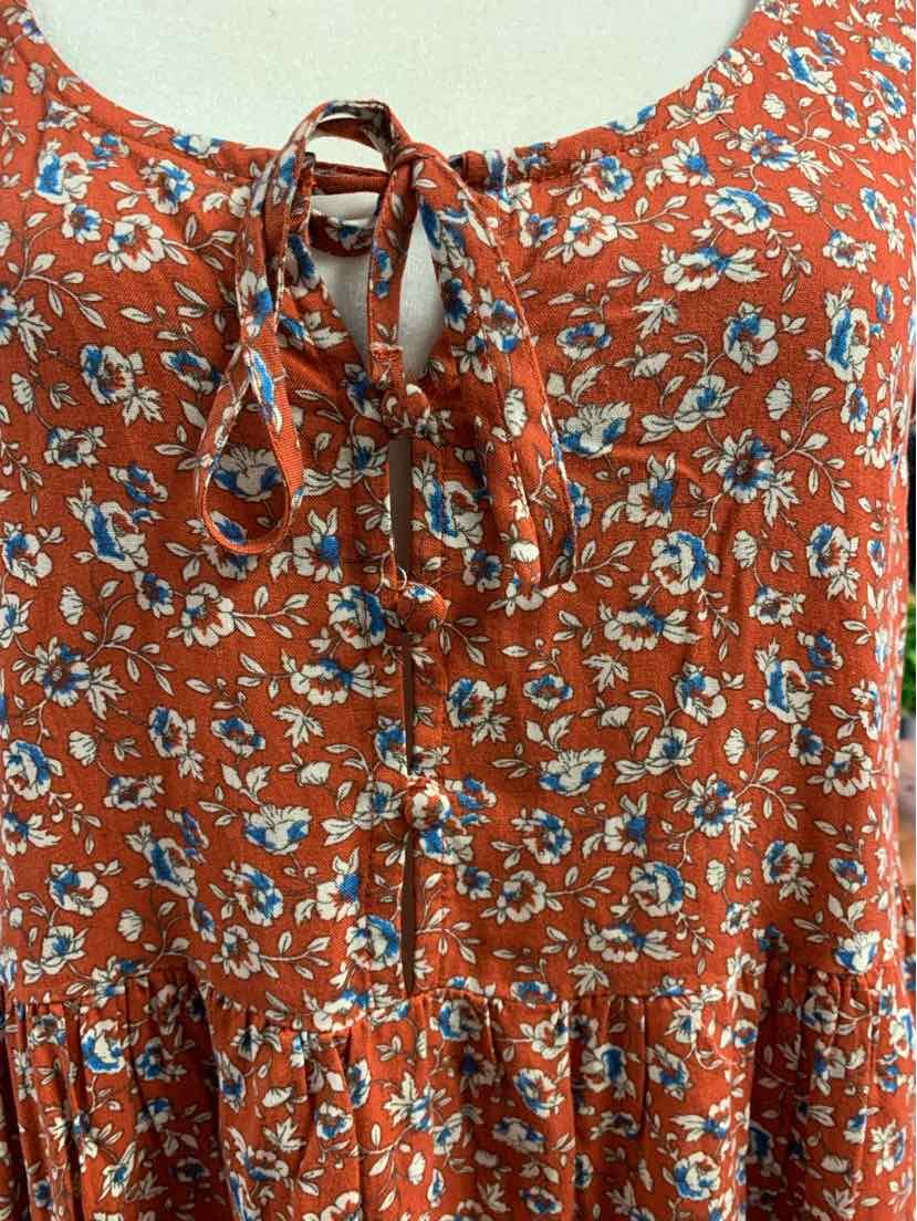 W URBAN OUTFITTERS RD Size SM DR