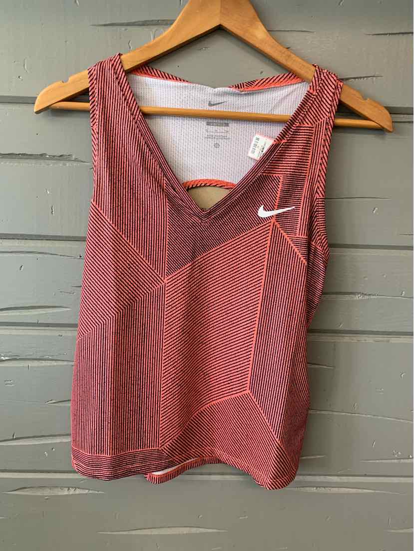 W NIKE CL Size SM AW