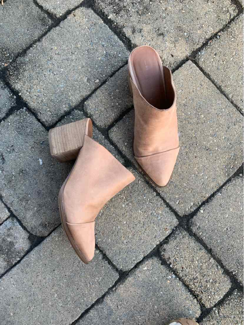 W REPORT TAN Size 9 SHOE