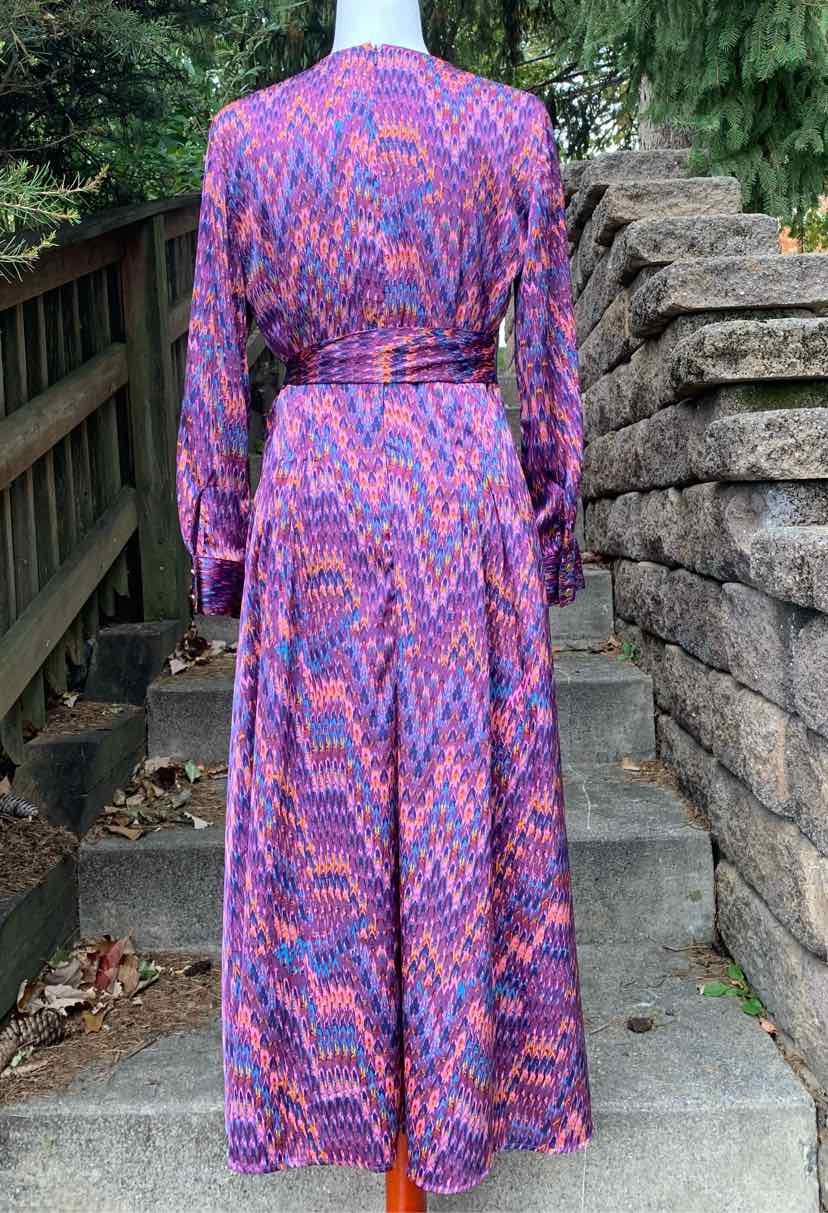 W TAHARI PL Size 6 DR