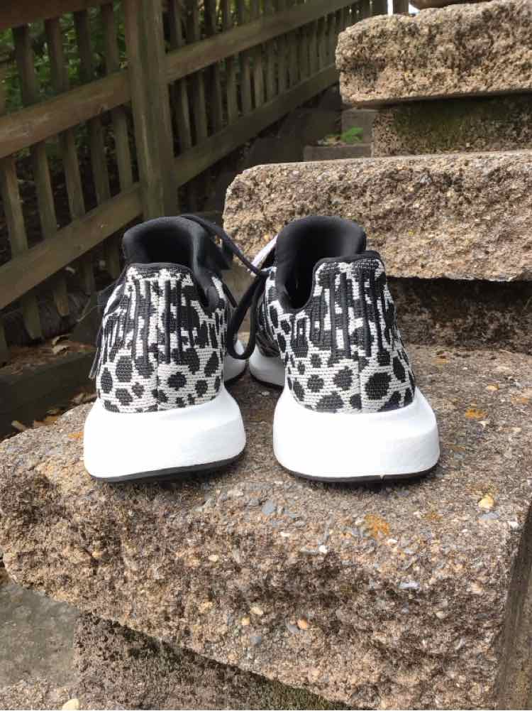 W ADIDAS BK Size 7.5 SNEAKER