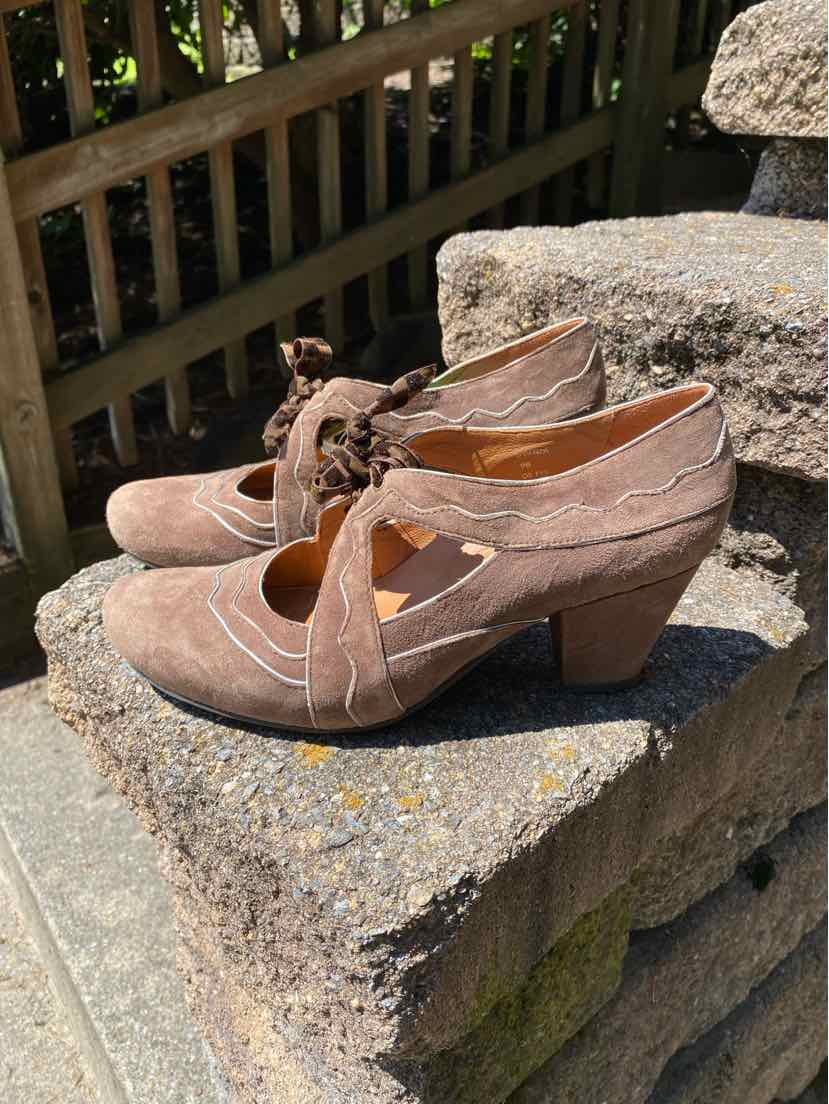 W EARTHIES BR Size 9 SHOE