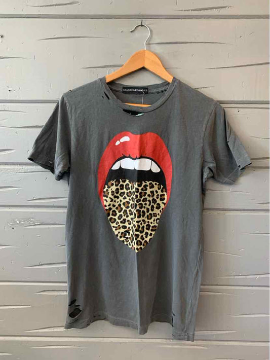 Gray short-sleeve t-shirt with distressed details and graphic of red lips with leopard print tongue on front.