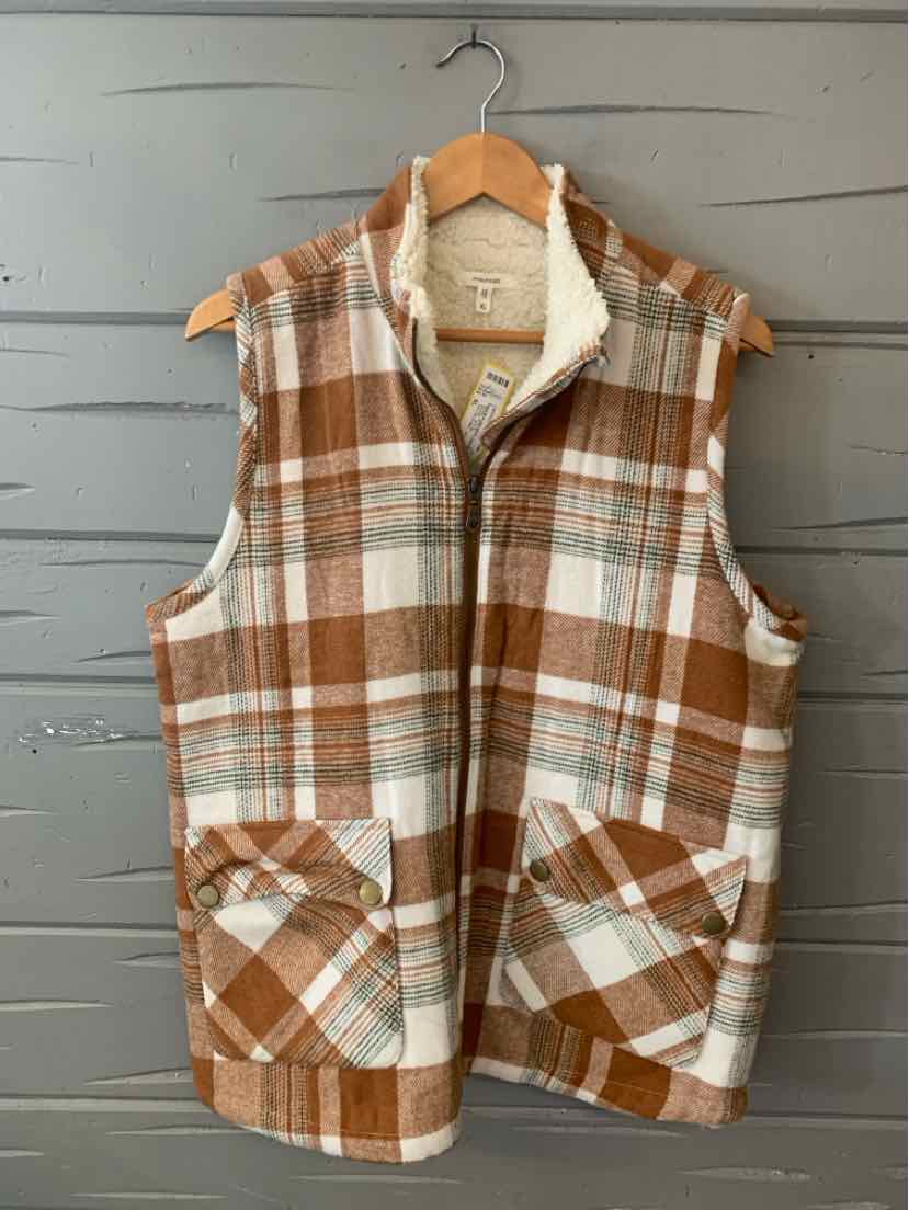 Tan and white plaid sleeveless vest with front zipper and two flap pockets, size XL.