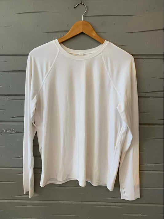 White long-sleeve crewneck shirt with a slim fit and smooth fabric hanging on a wooden hanger.