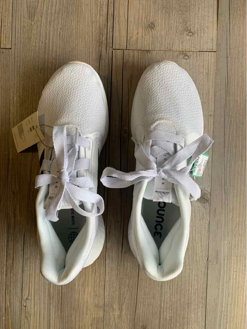 W ADIDAS WH Size 8 SNEAKER