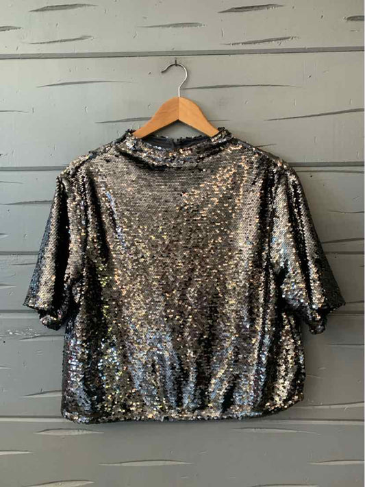 Women’s loose-fit short-sleeve top with shimmering gold and silver sequins and a rounded neckline.