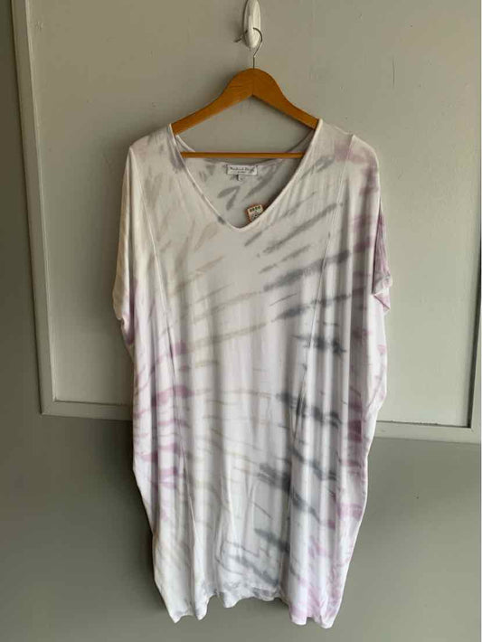 White oversized V-neck dress with subtle tie-dye stripes in light purple and gray, short sleeves.