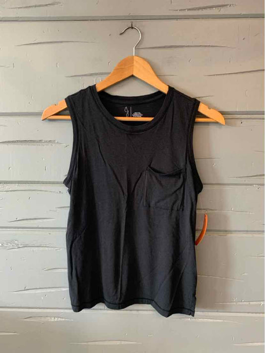 Black sleeveless tank top with round neckline and small chest pocket, lightweight fabric.