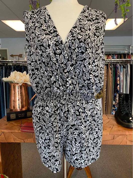 W MICHAEL KORS BK Size SM JSSHTS