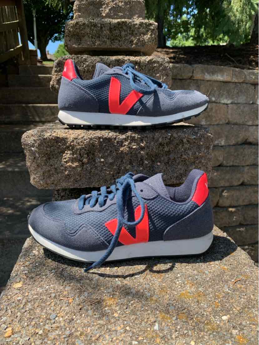 W VEJA NY Size 6 SNEAKER