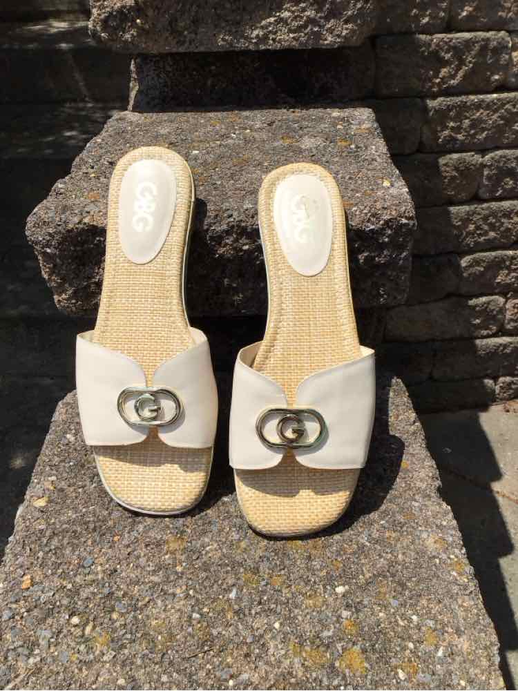 W GBG LOS ANGELES CR Size 9 SANDAL