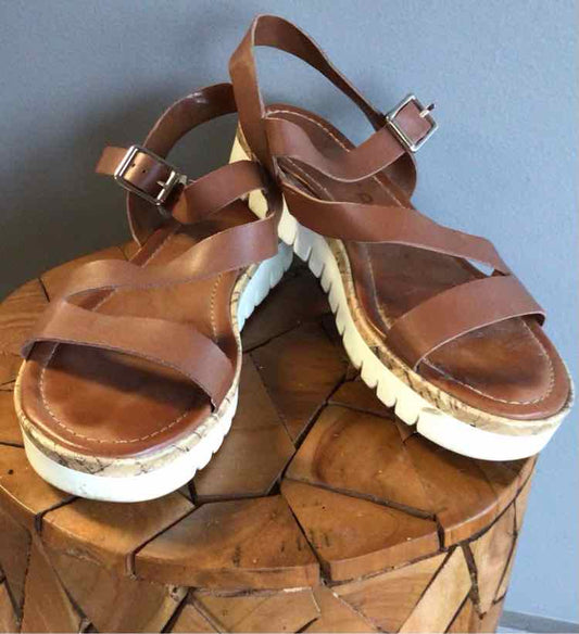W UNISA BR Size 9 SANDAL
