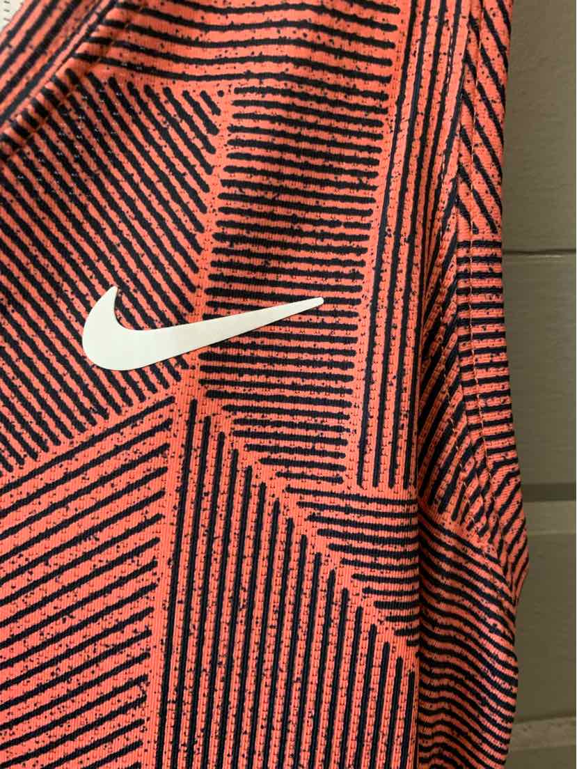 W NIKE CL Size SM AW