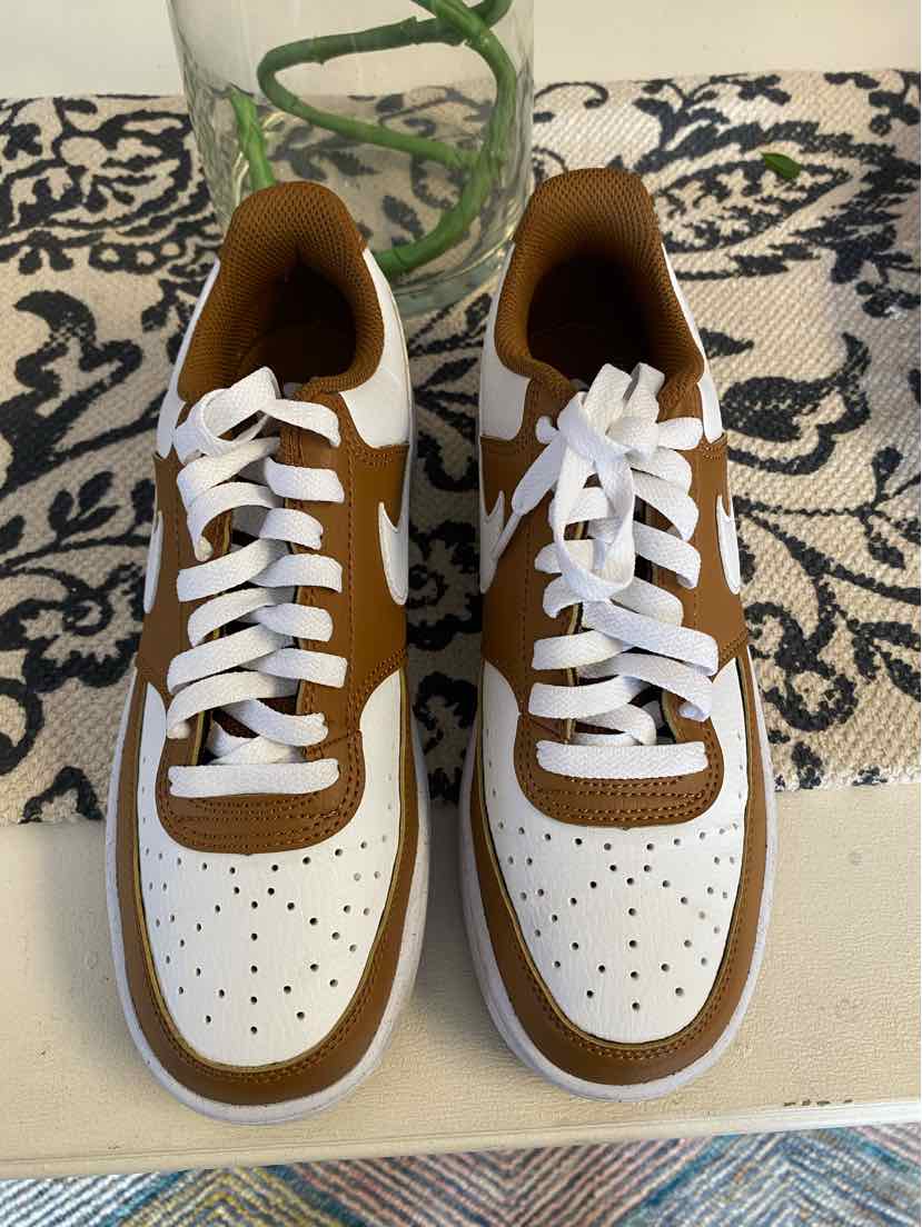 W NIKE BR Size 8 SNEAKER