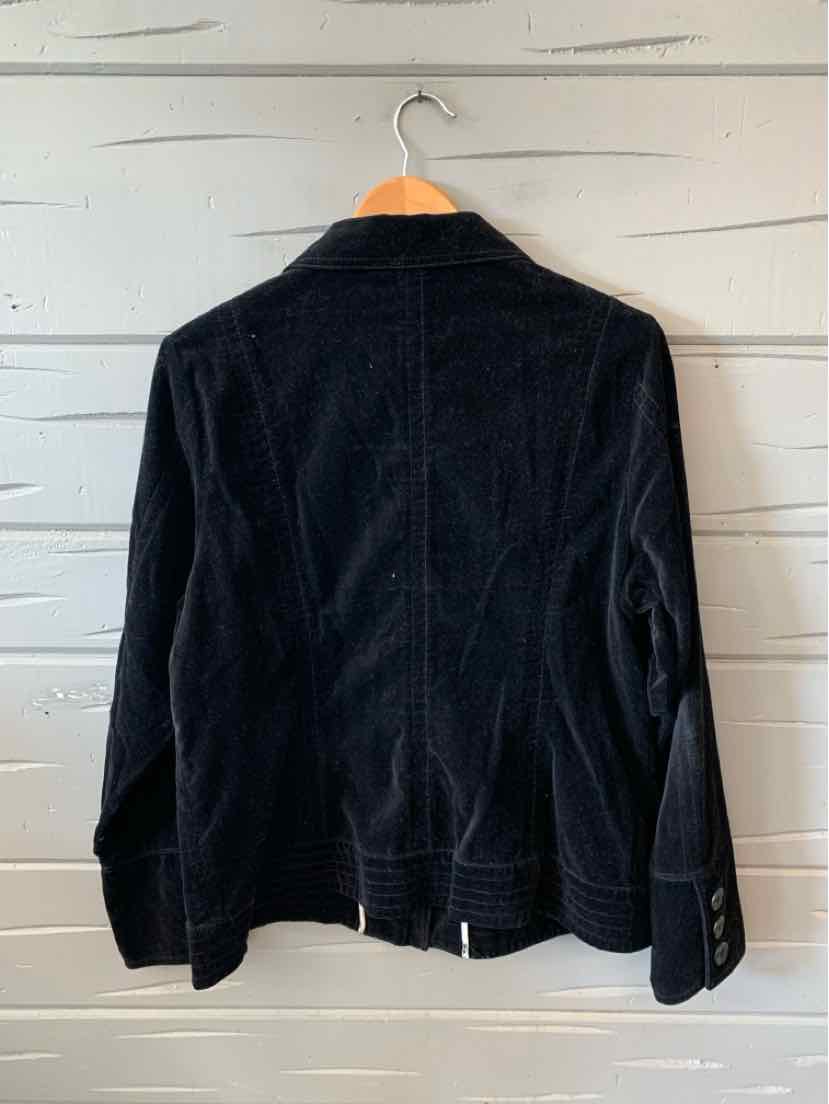 Black velvet blazer with structured shoulders and tailored back seams in XL size on wooden hanger.