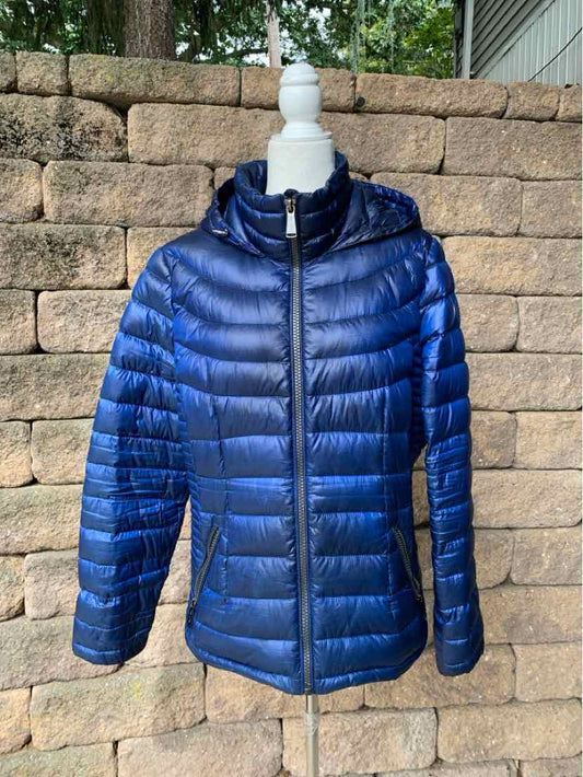 Navy blue quilted puffer jacket with front zipper and high collar, size XL.