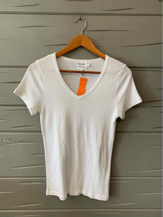 White short-sleeve fitted V-neck T-shirt in soft fabric hanging on wooden hanger.