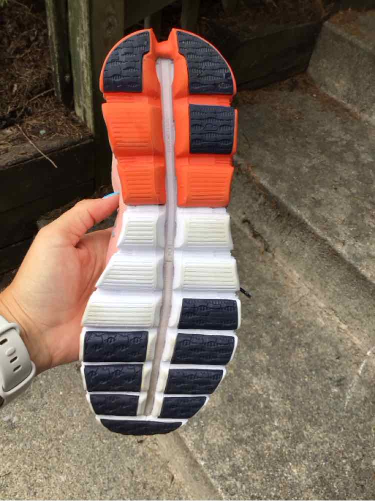 W ON CLOUD LAV Size 9 SNEAKER
