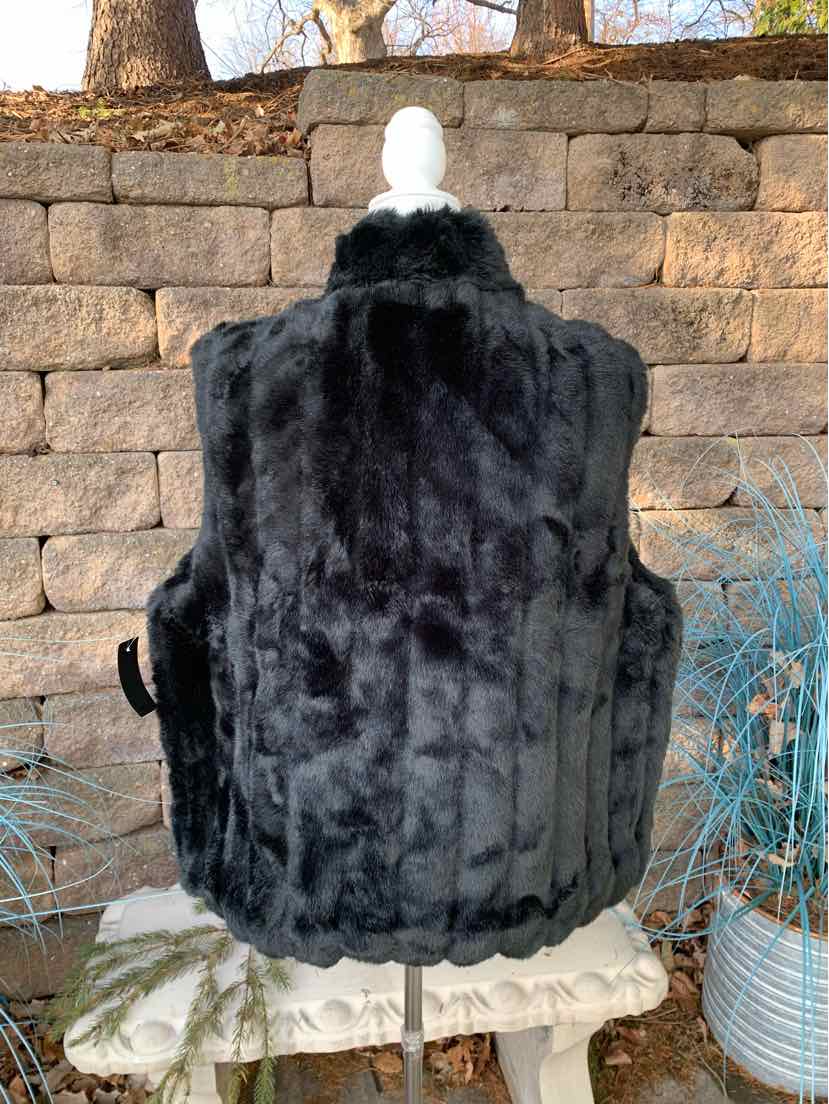 Black faux fur sleeveless vest with high collar in size L/XL displayed on a mannequin.