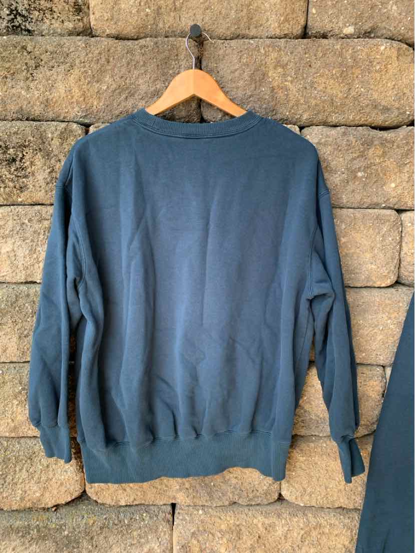 Dark blue long-sleeve Nike sweatshirt with ribbed cuffs and hem, crew neckline, and relaxed fit.