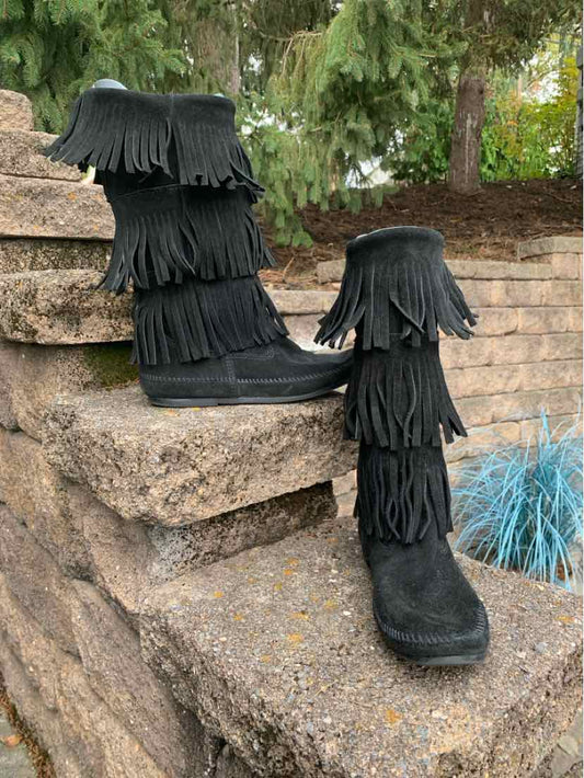 W MINNETONKA BK Size 9 BOOT