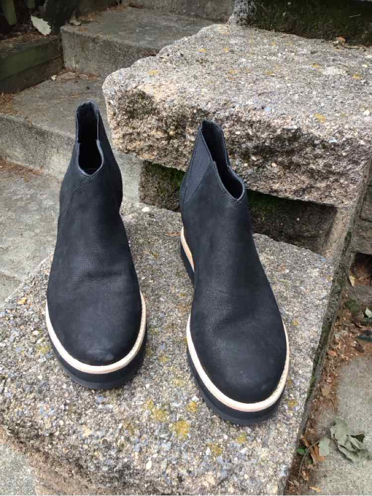 W EILEEN FISHER BK Size 6.5 BOOT