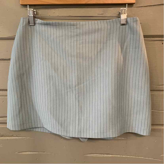 W ABERCROMBIE AND FITCH BL Size MED SK