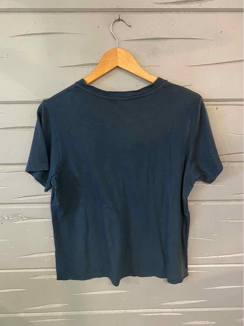 Solid navy blue short-sleeve cotton t-shirt with a classic crew neck, medium size.