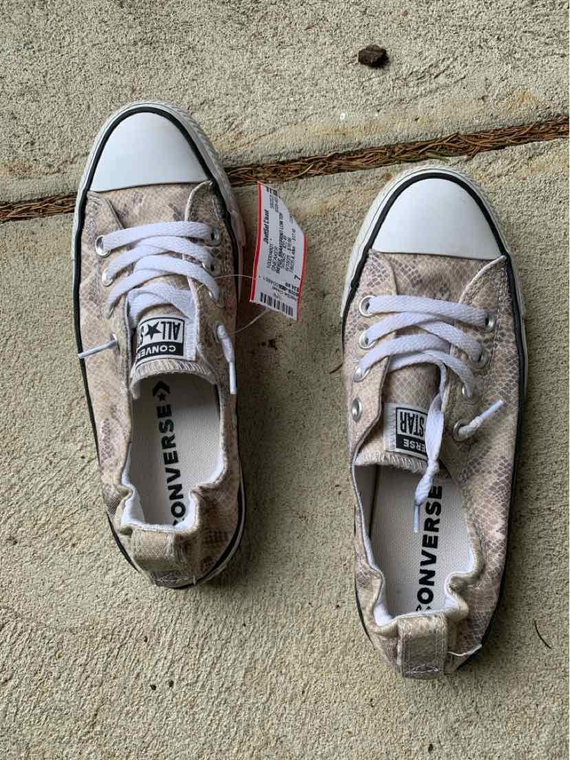 W CONVERSE BEIGE Size 7 SNEAKER