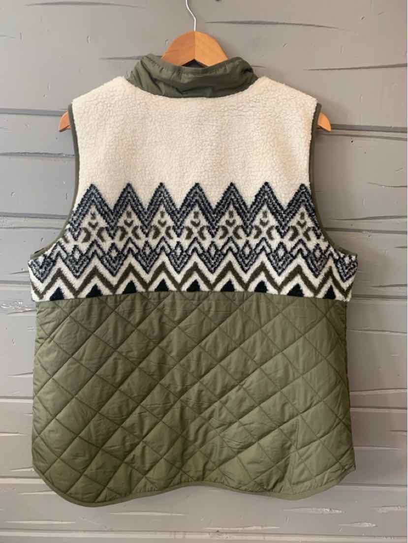 Sleeveless quilted vest with olive green bottom and white patterned knit top in XXL size.