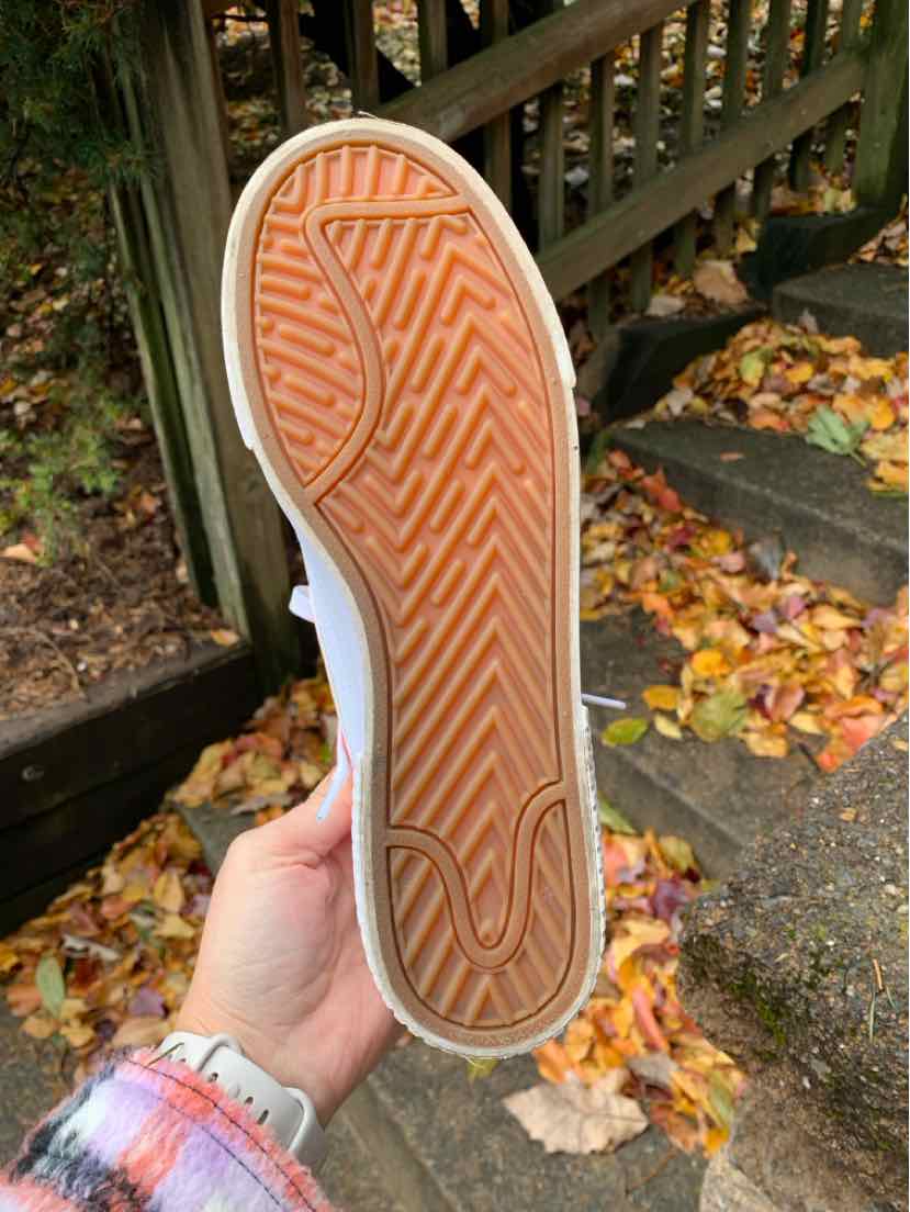 W NIKE WH Size 9.5 SNEAKER