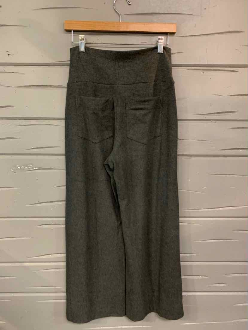 Gray wide-leg pants with front patch pockets and a high waistband in soft fabric.
