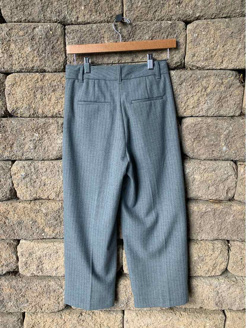 W WILFRED GY Size 2 2PCSET