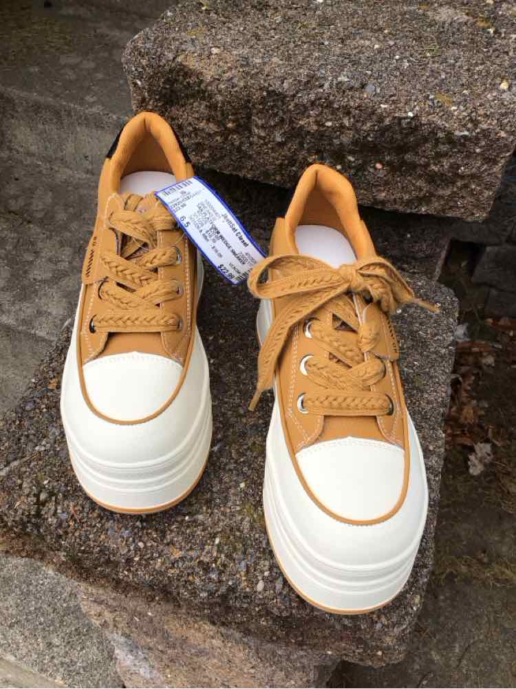 Size 6.5 W VEACAM TAN SNEAKER