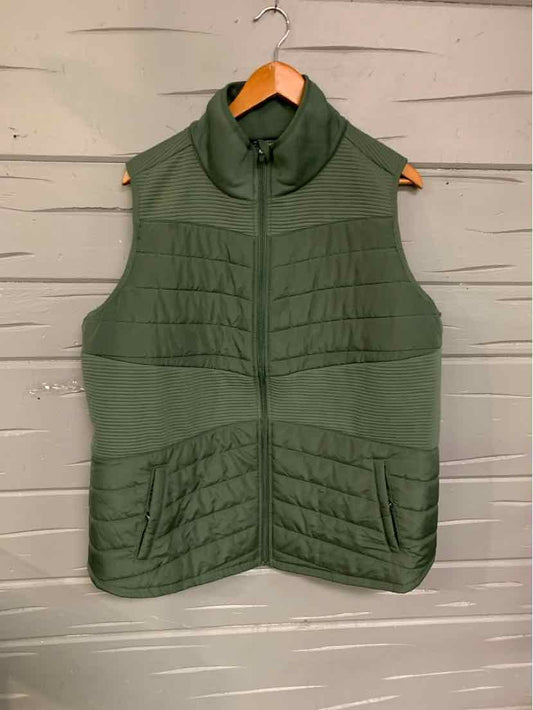 Green quilted sleeveless vest with front zipper and two front pockets, size 2X.