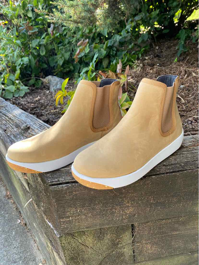 W BOGS TAN Size 9 BOOT
