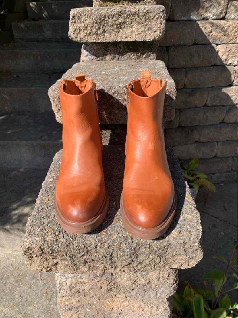 W FRANCO SARTO TAN Size 9 BOOT