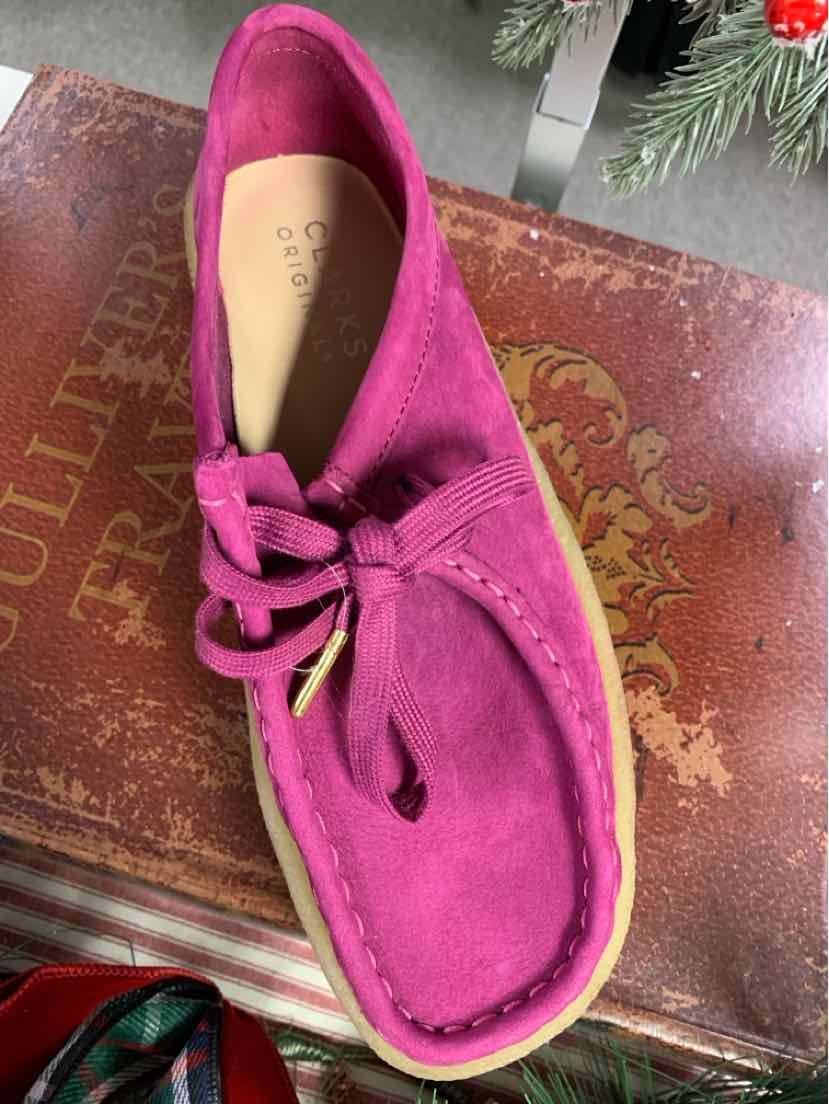 W CLARKS FUCHSIA Size 7.5 SHOE