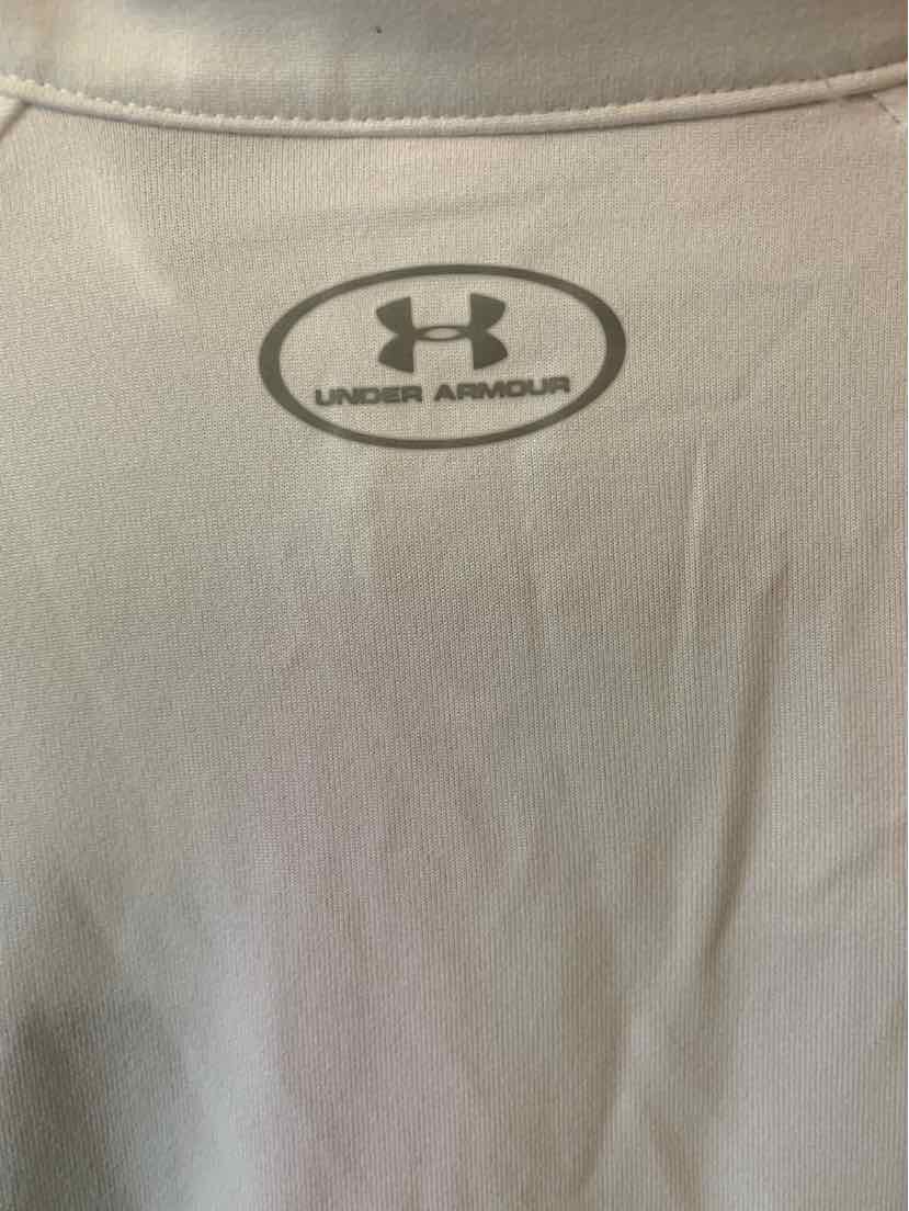 W UNDER ARMOUR WH Size MED AW
