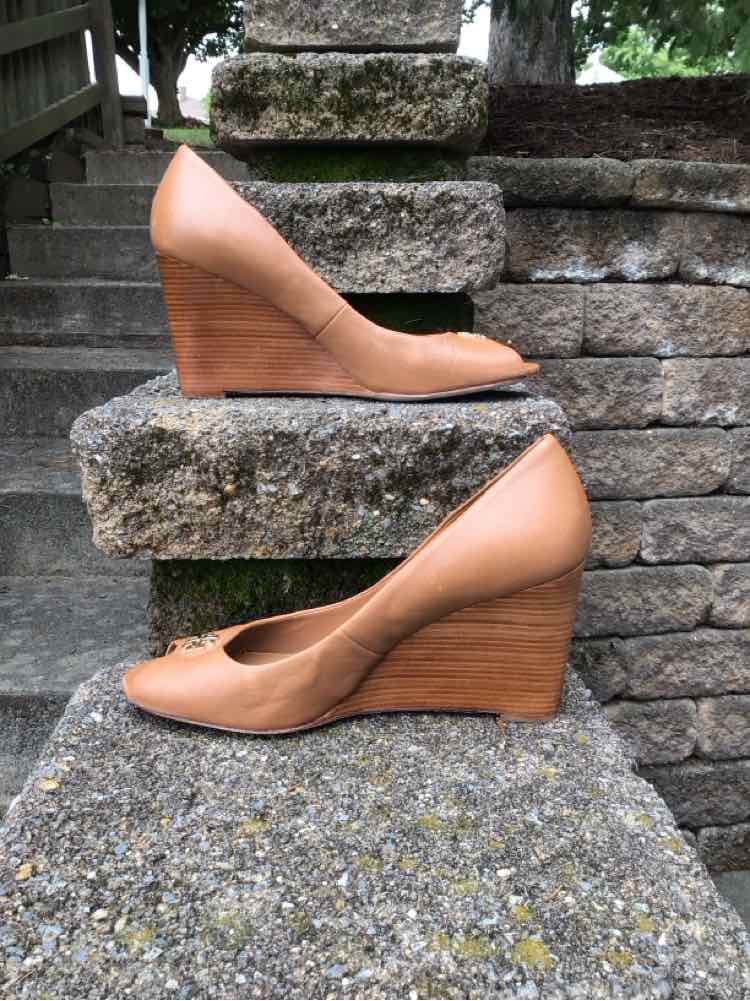 W TORY BURCH BR Size 10.5 SHOE