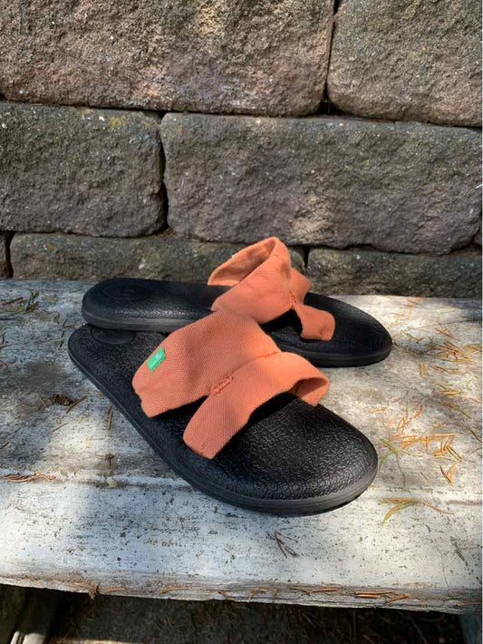 W SANUK OR Size 7 SHOE