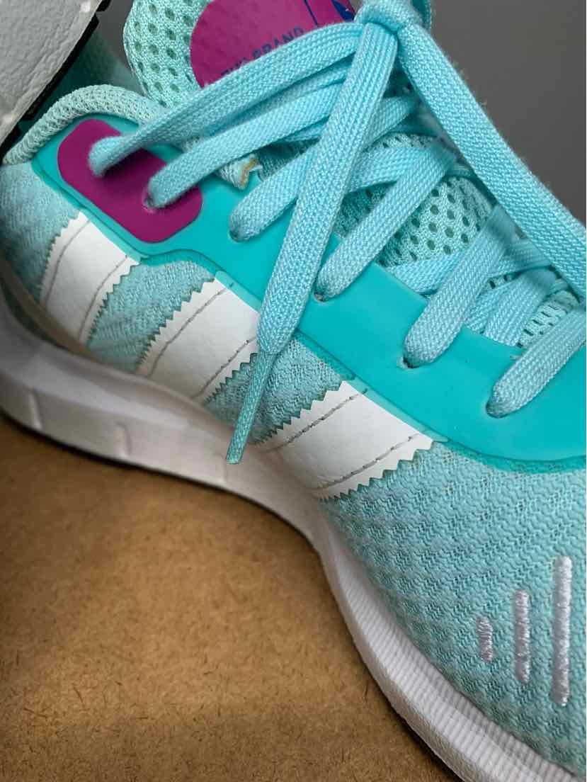 W ADIDAS AQUA Size 8.5 SNEAKER