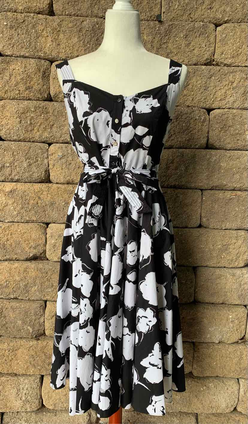 W WHBM BK Size 6 DR