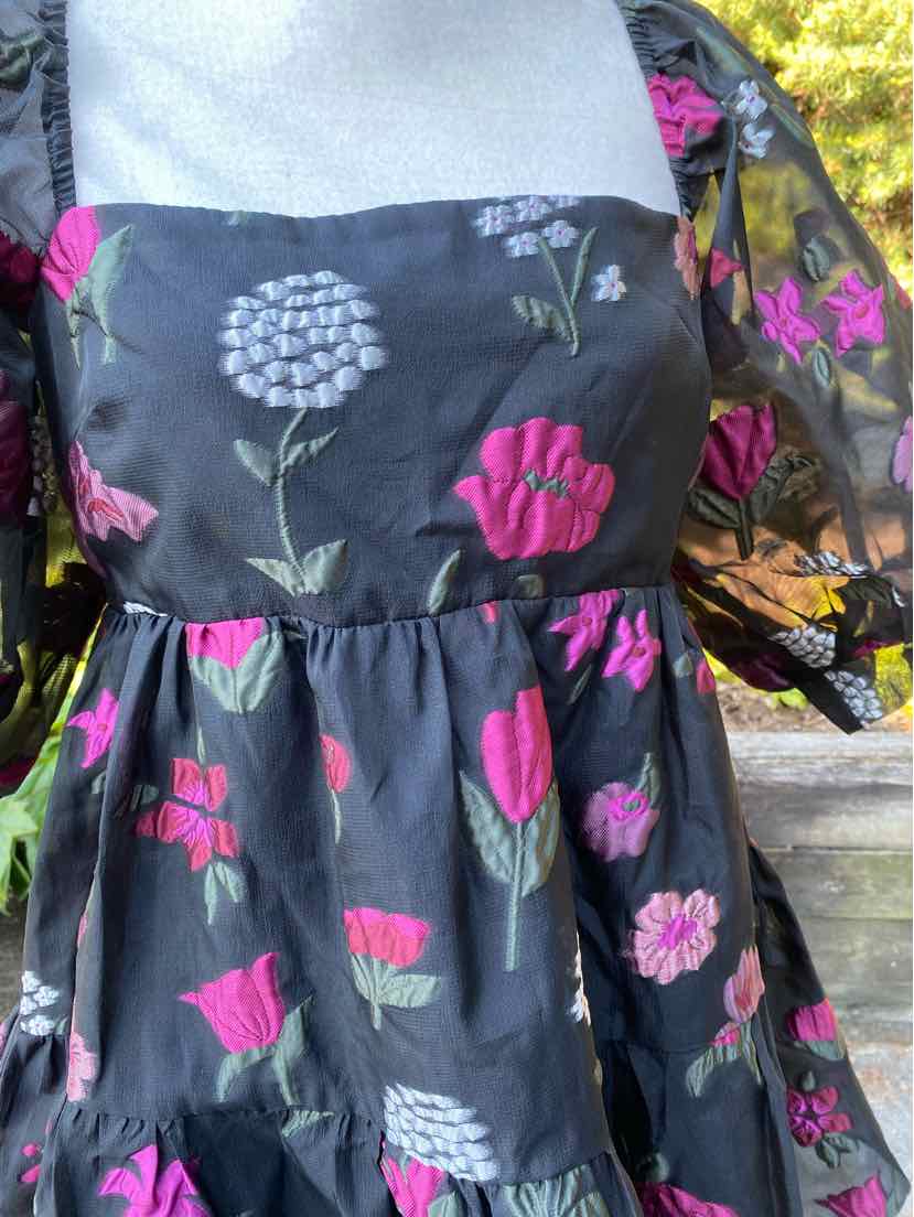 W AMANDA UPRICHARD BK Size LG DR